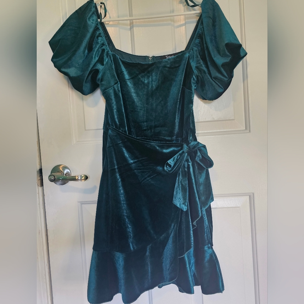 Trixxi Emerald Green Velour Dress with Pouf Sleeves and Wrap Hem Junior's Sz L